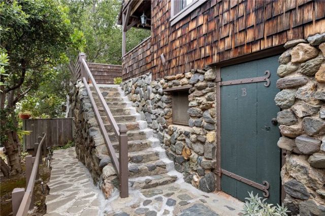 1560 Galen Drive, Laguna Beach, CA 92651