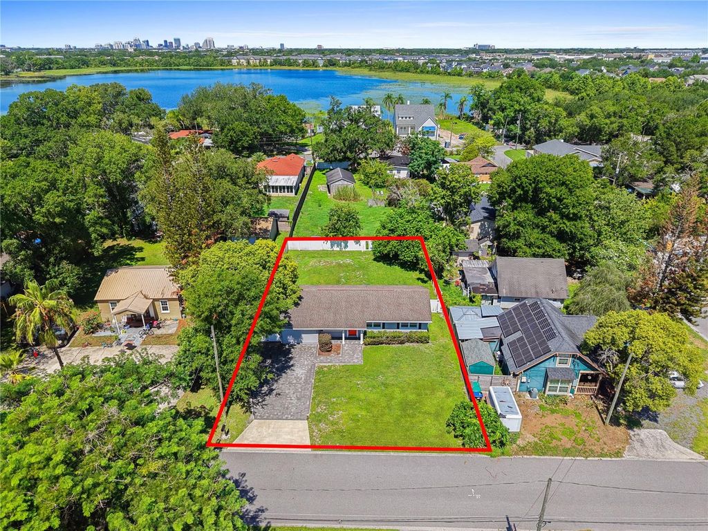 Image 2 of property listing at 1350 SASOON AVENUE, Orlando, FL 32803