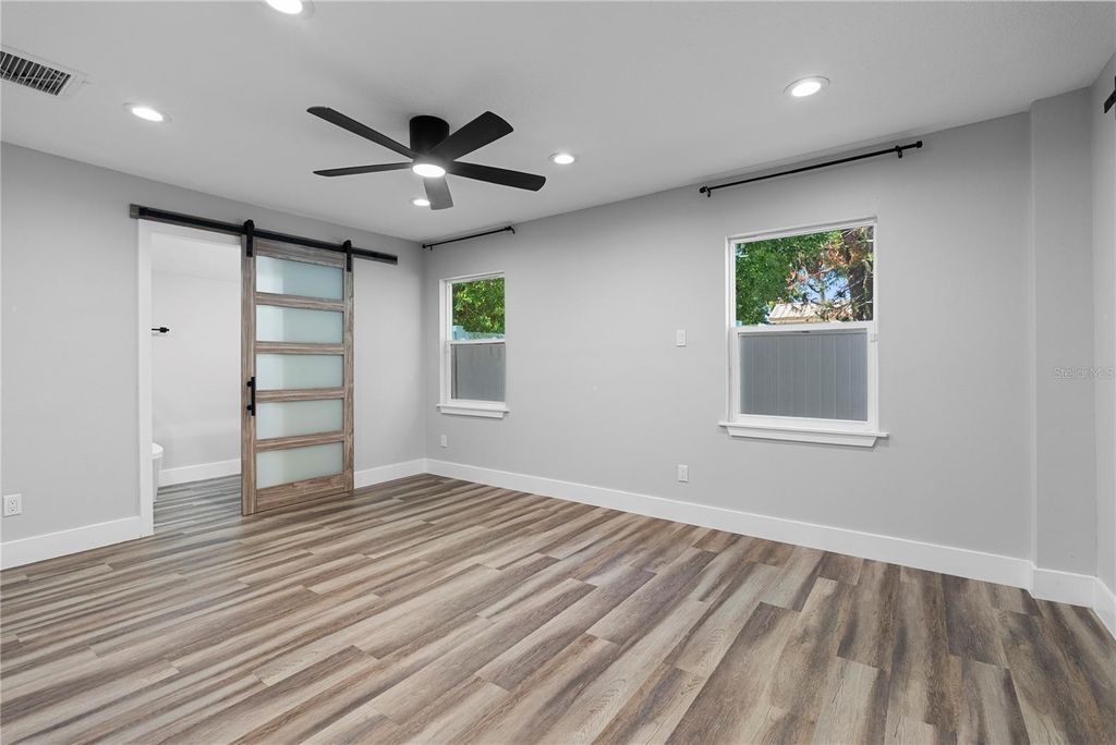 Image 11 of property listing at 1350 SASOON AVENUE, Orlando, FL 32803