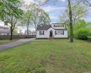 90 Blydenburg Avenue, Smithtown, NY 11787