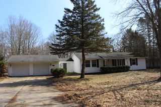 560 N Green Creek Road, Laketon Twp, MI 49445