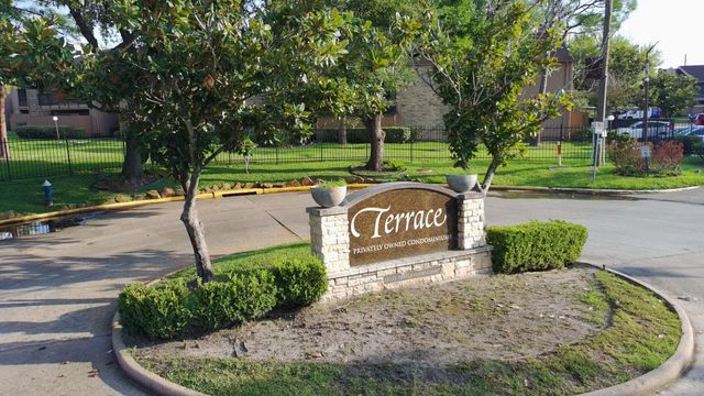 10555 Turtlewood Court 1702, Houston, TX 77072
