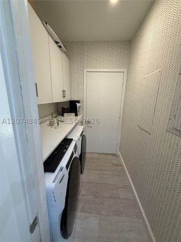 55 SW 9th St 4409, Miami, FL 33130