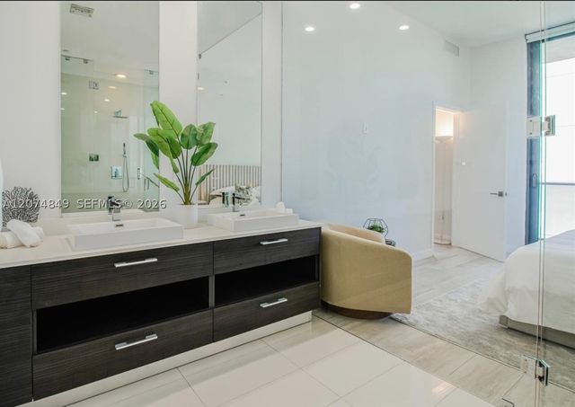 55 SW 9th St 4409, Miami, FL 33130