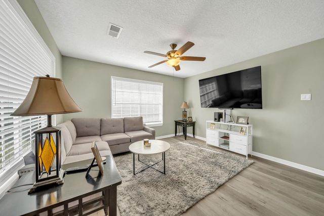 101 Lincoln Cedar Drive, Baytown, TX 77523