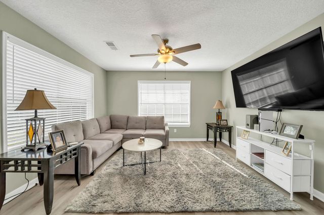 101 Lincoln Cedar Drive, Baytown, TX 77523