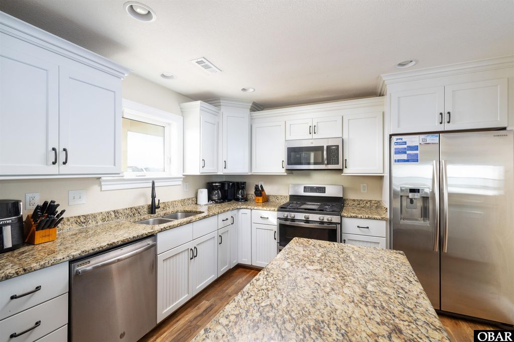 Image 8 of property listing at 991 Lighthouse Drive Lot 5, Corolla, NC 27927