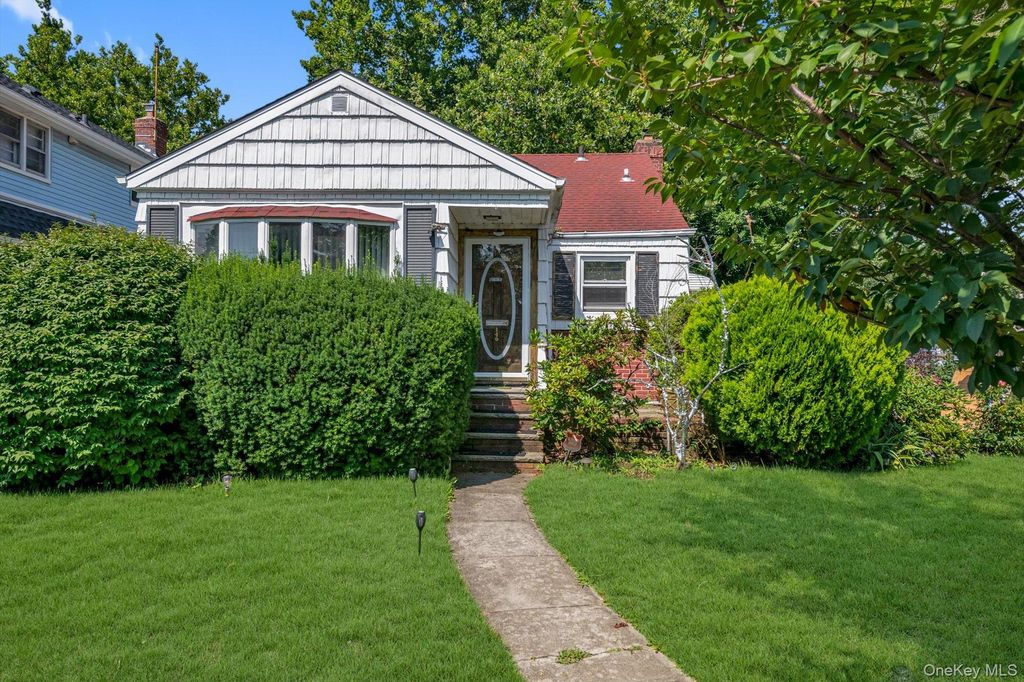 146 Claflin Boulevard, Franklin Square, NY 11010 — exterior