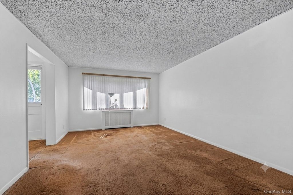 146 Claflin Boulevard, Franklin Square, NY 11010 — photo 3