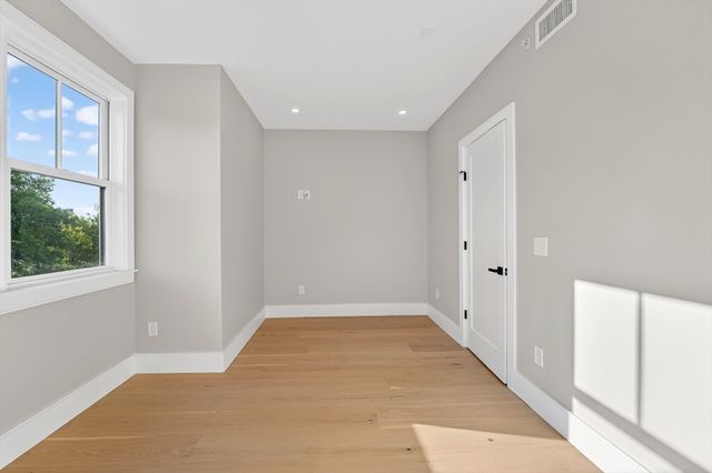 325B Alewife Brook Pkwy B, Somerville, MA 02144