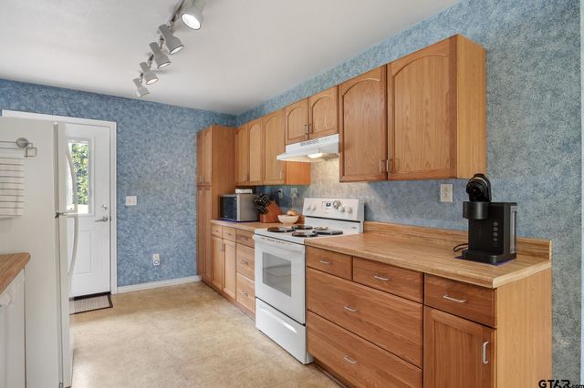 20650 W Grove Club Lake Rd, Whitehouse, TX 75791