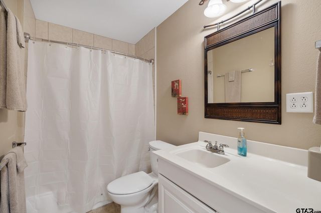 20650 W Grove Club Lake Rd, Whitehouse, TX 75791