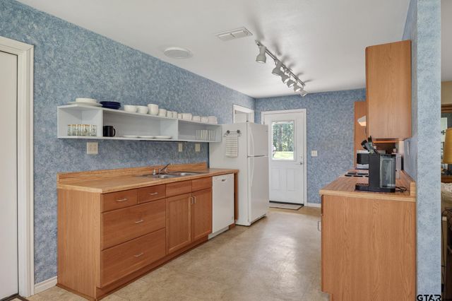 20650 W Grove Club Lake Rd, Whitehouse, TX 75791