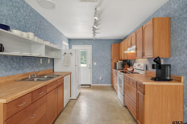 20650 W Grove Club Lake Rd, Whitehouse, TX 75791