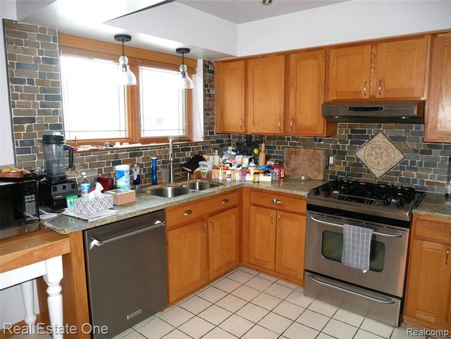 12704 Beresford Drive, Sterling Heights, MI 48313