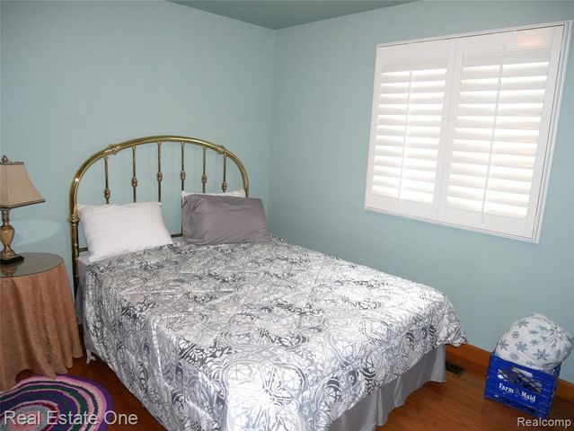 12704 Beresford Drive, Sterling Heights, MI 48313