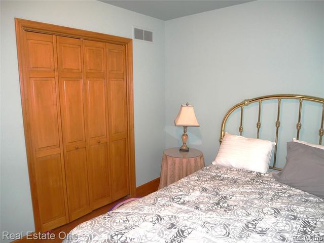 12704 Beresford Drive, Sterling Heights, MI 48313