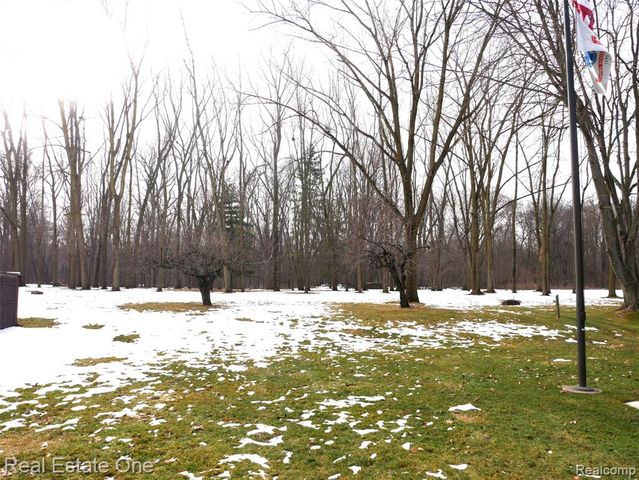 12704 Beresford Drive, Sterling Heights, MI 48313