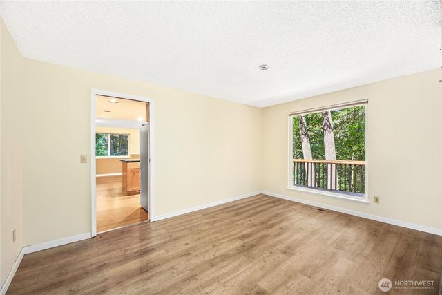 15604 SE 42nd Place, Bellevue, WA 98006