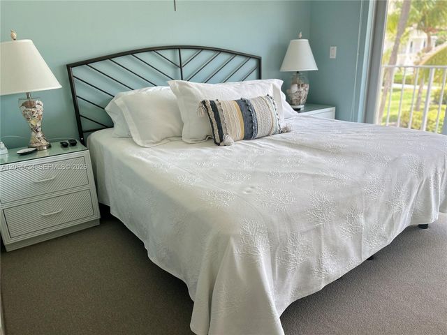 881 Ocean Drive TH3, Key Biscayne, FL 33149