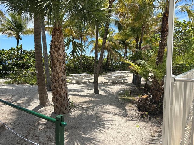 881 Ocean Drive TH3, Key Biscayne, FL 33149