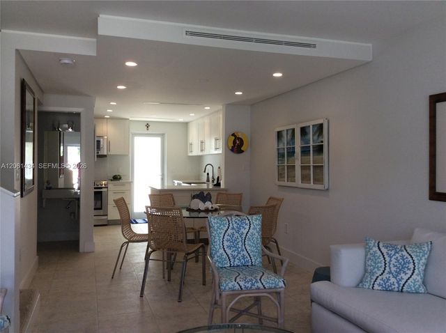 881 Ocean Drive TH3, Key Biscayne, FL 33149