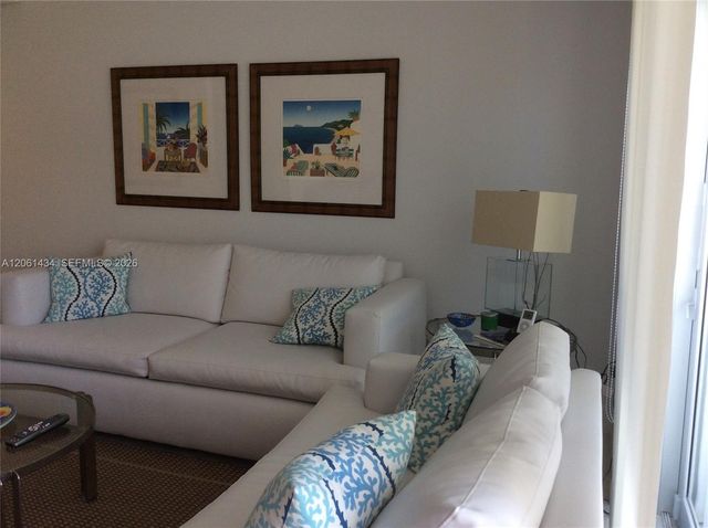 881 Ocean Drive TH3, Key Biscayne, FL 33149