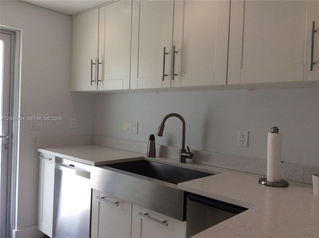 881 Ocean Drive TH3, Key Biscayne, FL 33149