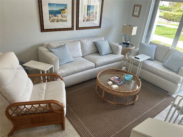881 Ocean Drive TH3, Key Biscayne, FL 33149
