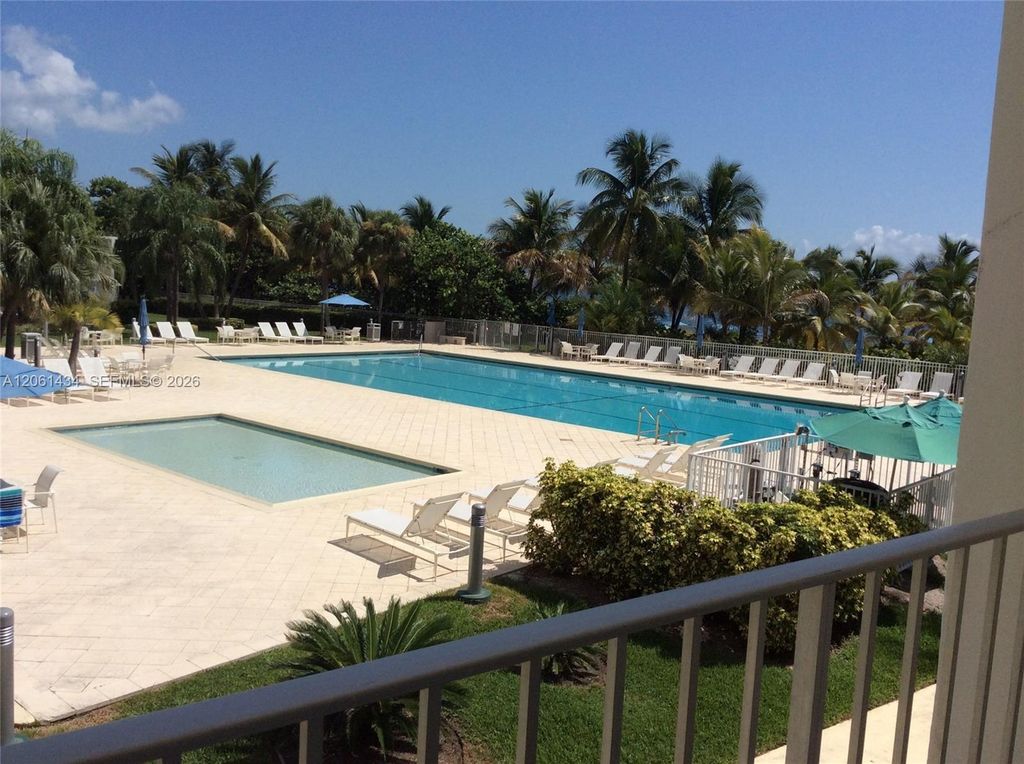 881 Ocean Drive TH3, Key Biscayne, FL 33149