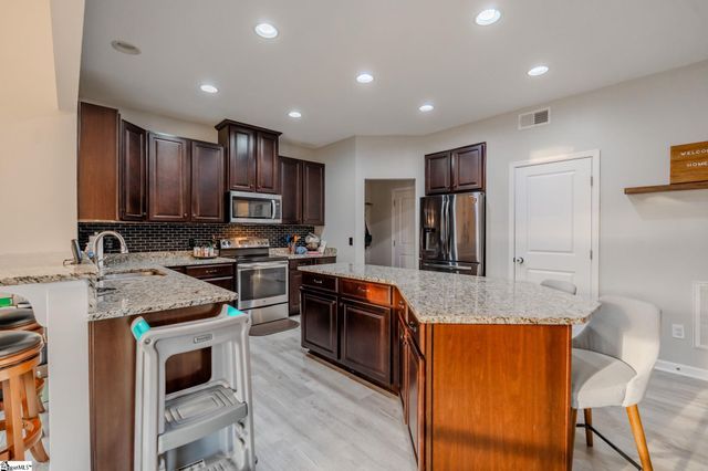 9 Chapel Hill Lane, Simpsonville, SC 29630