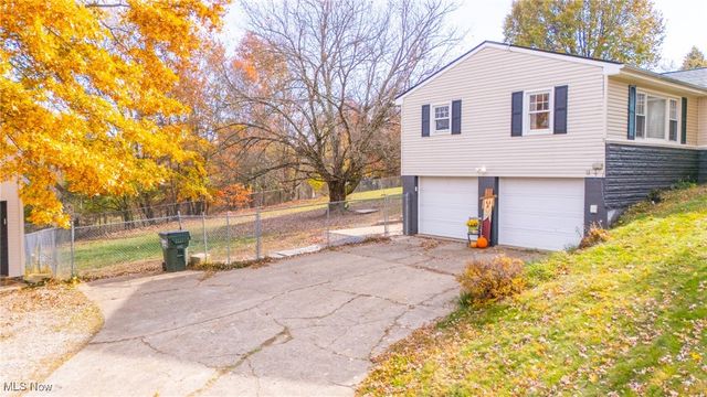 69649 Crescent Road, St Clairsville, OH 43950