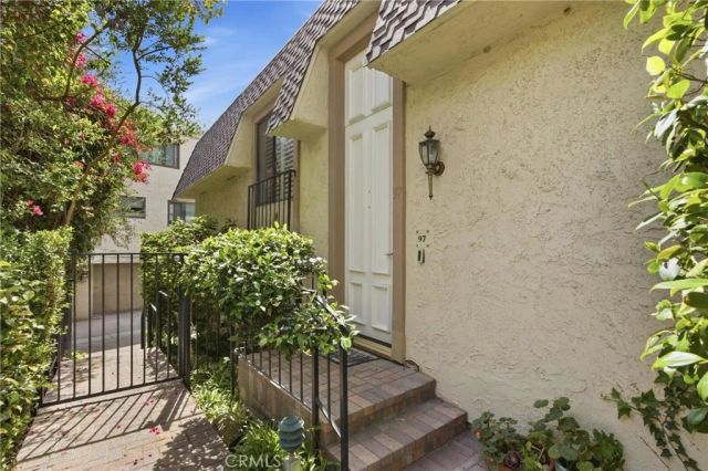 6225 Shoup Avenue 97, Woodland Hills, CA 91367