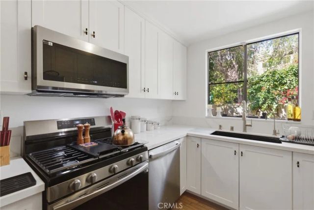 6225 Shoup Avenue 97, Woodland Hills, CA 91367
