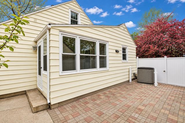 1100 9th Street NW, Austin, MN 55912