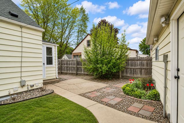 1100 9th Street NW, Austin, MN 55912