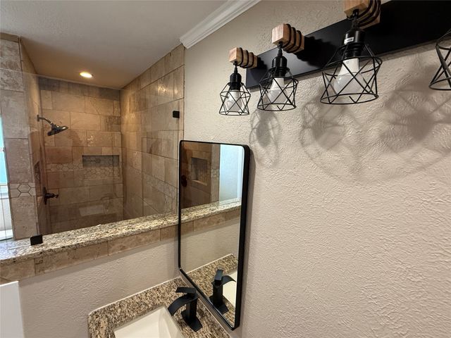 21 Devonshire Drive, Bedford, TX 76021