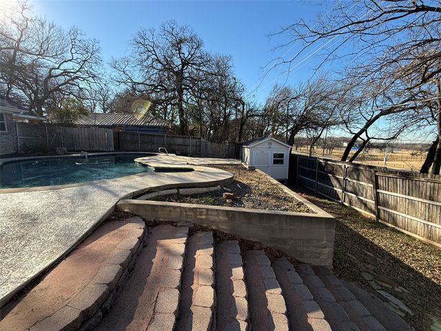 21 Devonshire Drive, Bedford, TX 76021