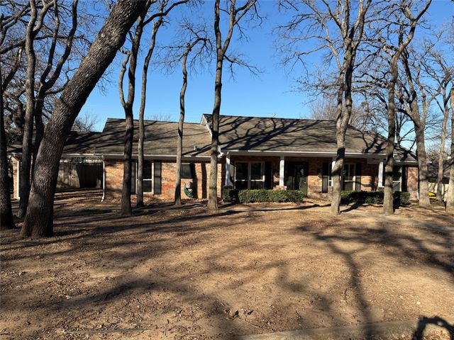21 Devonshire Drive, Bedford, TX 76021