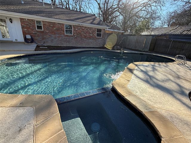 21 Devonshire Drive, Bedford, TX 76021