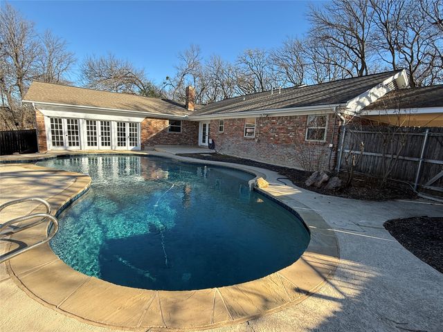 21 Devonshire Drive, Bedford, TX 76021