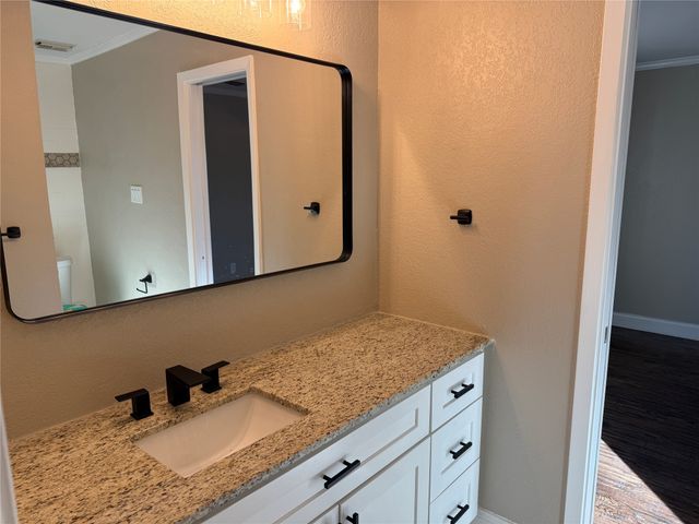 21 Devonshire Drive, Bedford, TX 76021