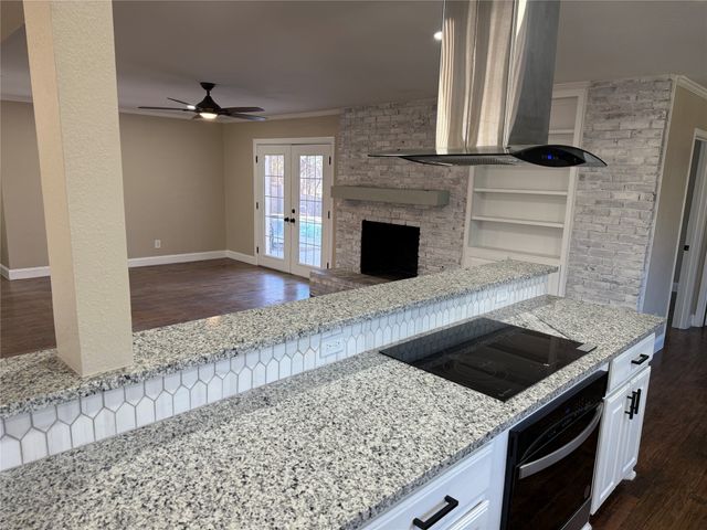 21 Devonshire Drive, Bedford, TX 76021