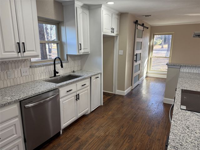 21 Devonshire Drive, Bedford, TX 76021