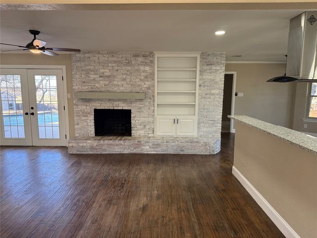 21 Devonshire Drive, Bedford, TX 76021