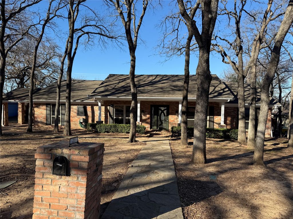 21 Devonshire Drive, Bedford, TX 76021
