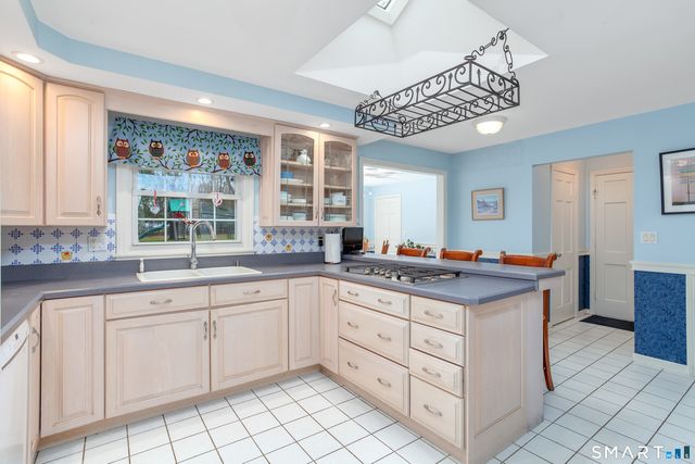 19 Surrey Lane, Branford, CT 06405