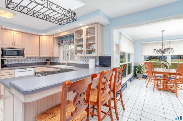 19 Surrey Lane, Branford, CT 06405