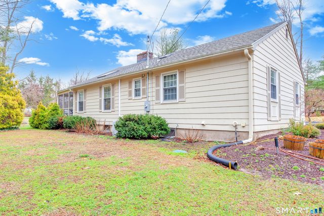 19 Surrey Lane, Branford, CT 06405