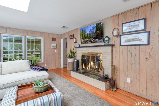 19 Surrey Lane, Branford, CT 06405